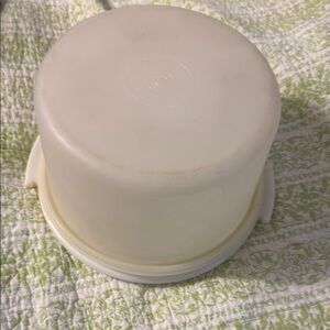 TUPPERWARE Cream Plastic Cake plate